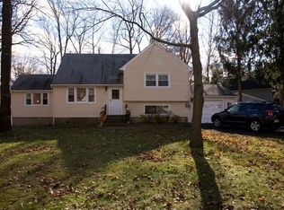 64 Lilyan St, Waldwick, NJ 07463