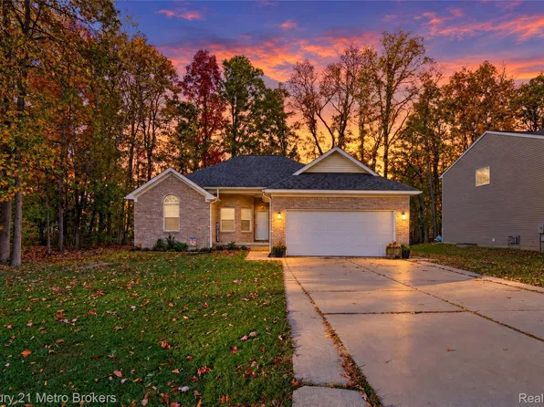 4363 Spring Meadows Ct, Burton, MI 48519