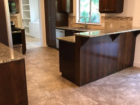 3028 Canyon View Dr, Santa Clara, UT 84765