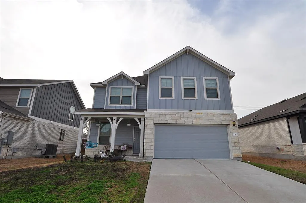 4 bed, 2450 sqft, $2,450 — Photo 1