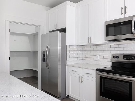 3rd image of 2287 Iron Wood Dr