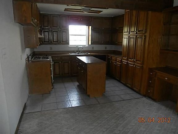 4th image of 601 S College St