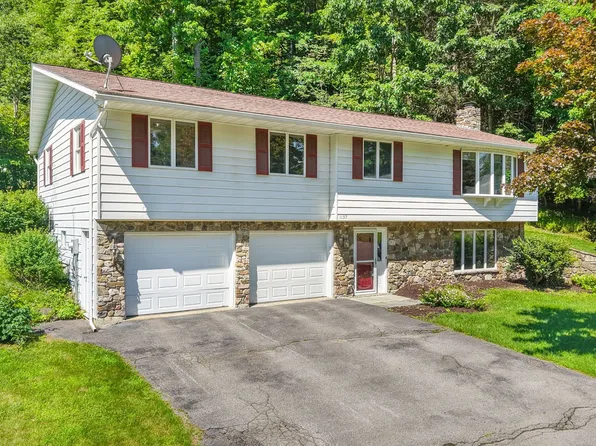 1137 Greenwood Gln, Endwell, NY 13760