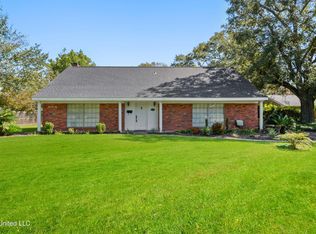 1710 Bates St, Pascagoula, MS 39581