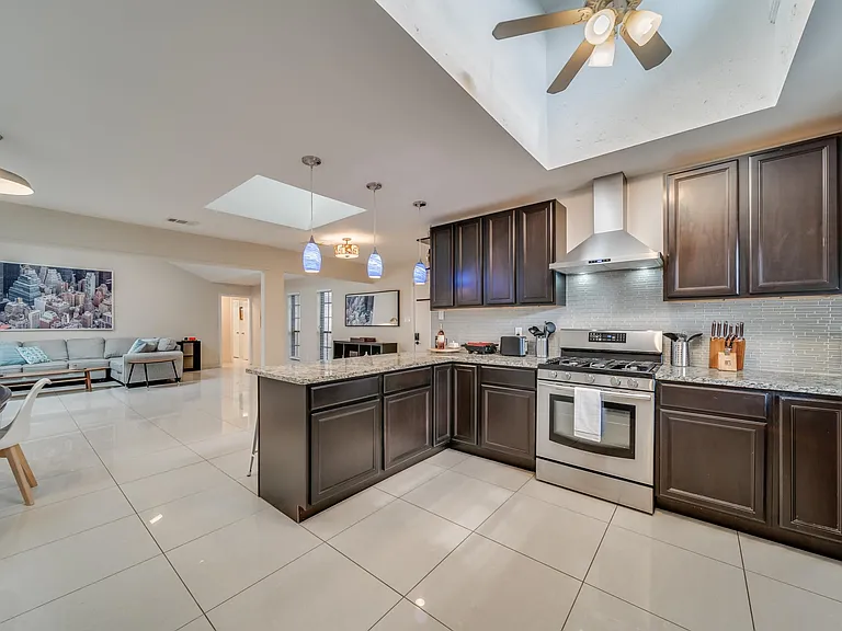 1021 Mellville Dr — Photo 12