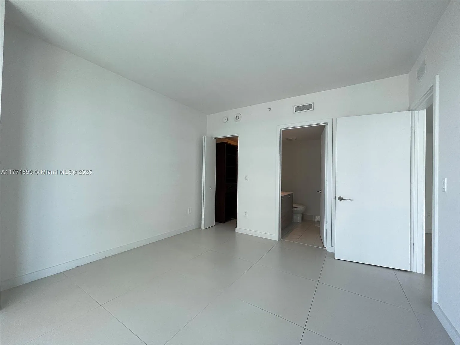 2 bed, 2.5 bath, 1100 sqft, $4,500 — Photo 3