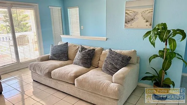 108 W Capricorn Dr — Photo 6