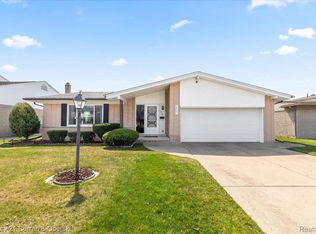 26441 Wilson Dr, Dearborn Heights, MI 48127