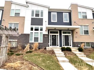 3S616 Everton Dr, Warrenville, IL 60555