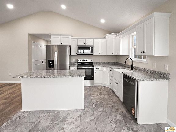 3rd image of 1125 Omer Dr