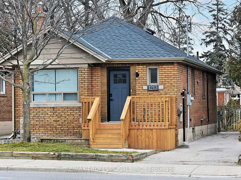 1213 Islington Ave — Photo 1