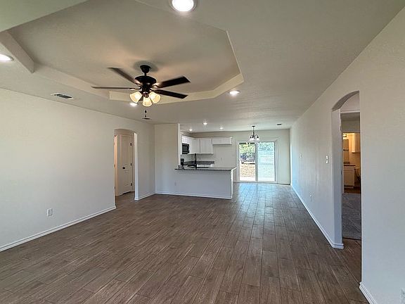 2nd image of 914 Texas Ave