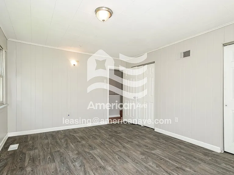 332807_010_bedroom_10.jpg