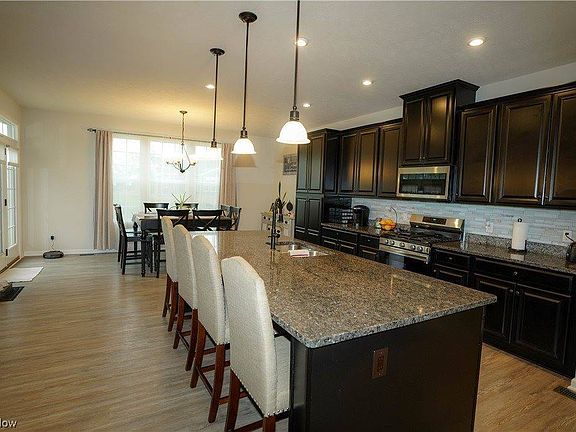 2nd image of 6633 Leestone Ave NE