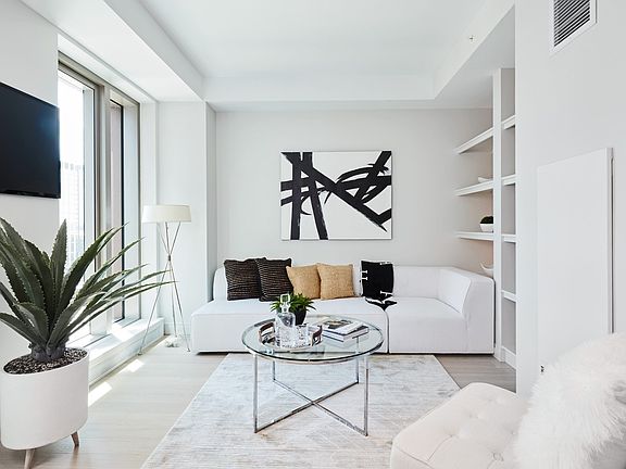 4th image of 135 Seaport Blvd #U18