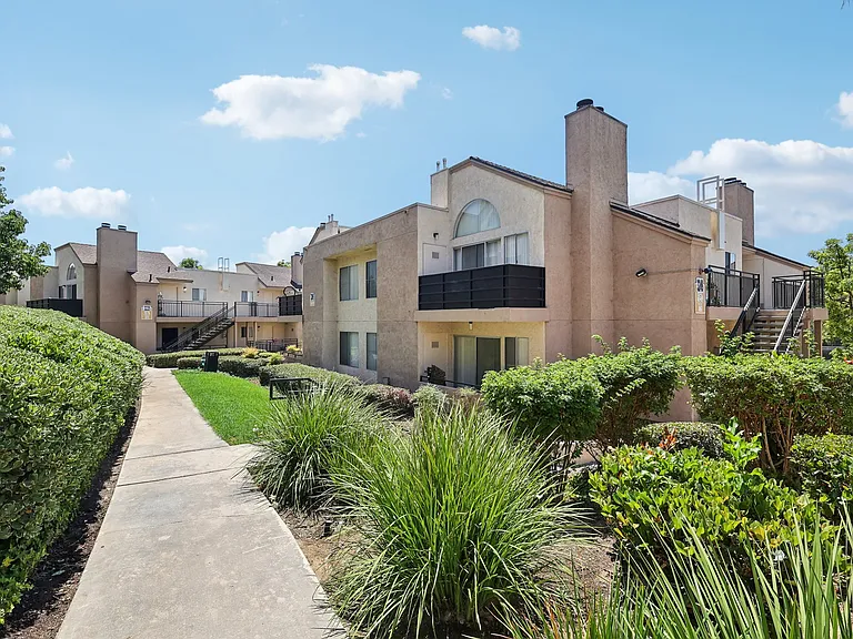 Sommerset Apartments — Photo 21