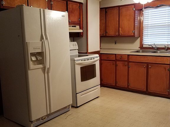 3rd image of 204 2nd St