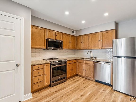 5th image of 16518 Victoria Crossing Dr Unit B
