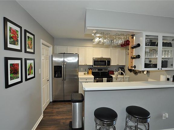 4th image of 207 N Hill Ln