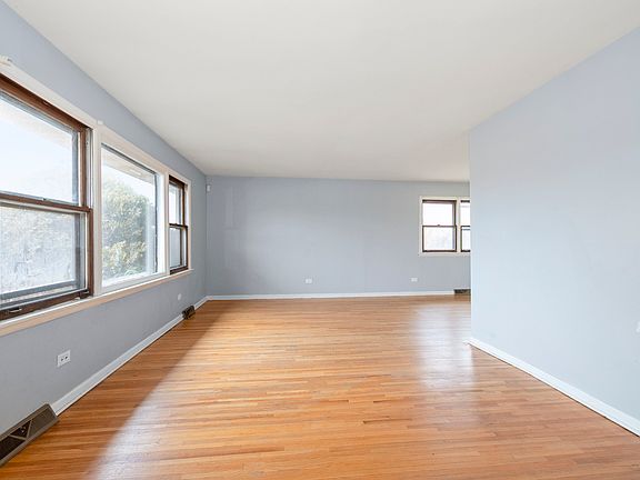 3rd image of 17137 Coventry Ln