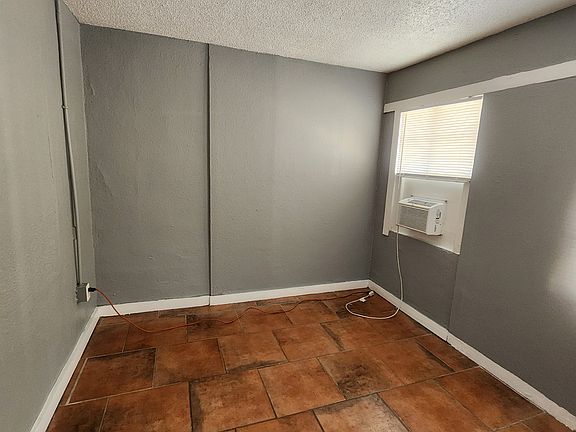 5th image of 323 E Carson St APT 7