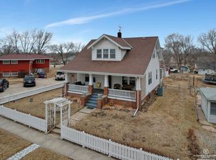 143 N Sycamore St, Wahoo, NE 68066