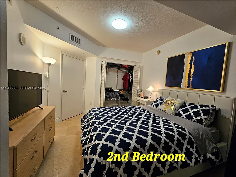 45 SE 5th St #1517 — Photo 31