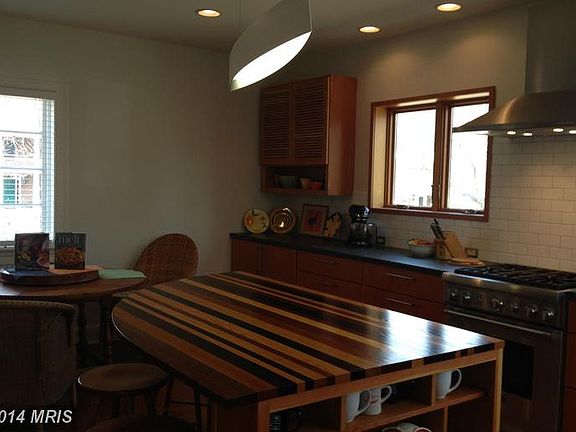 4th image of 402 S Stewart St