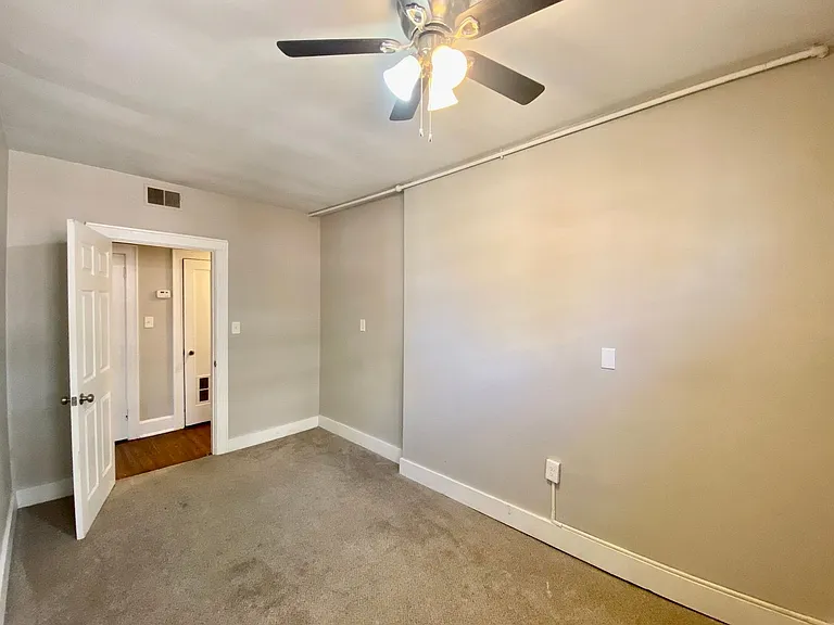 1029 Dana Apts — Photo 11