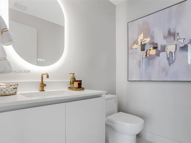 700 NE 24th St #901 — Photo 38