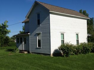 414 E 9th St, Vinton, IA 52349