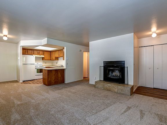 5th image of 323 S Virginia St APT 1
