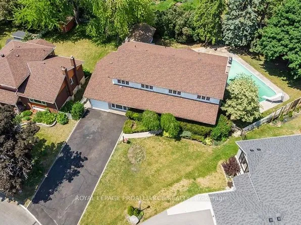 35 Patrick St, Quinte West, ON K8V 4B4