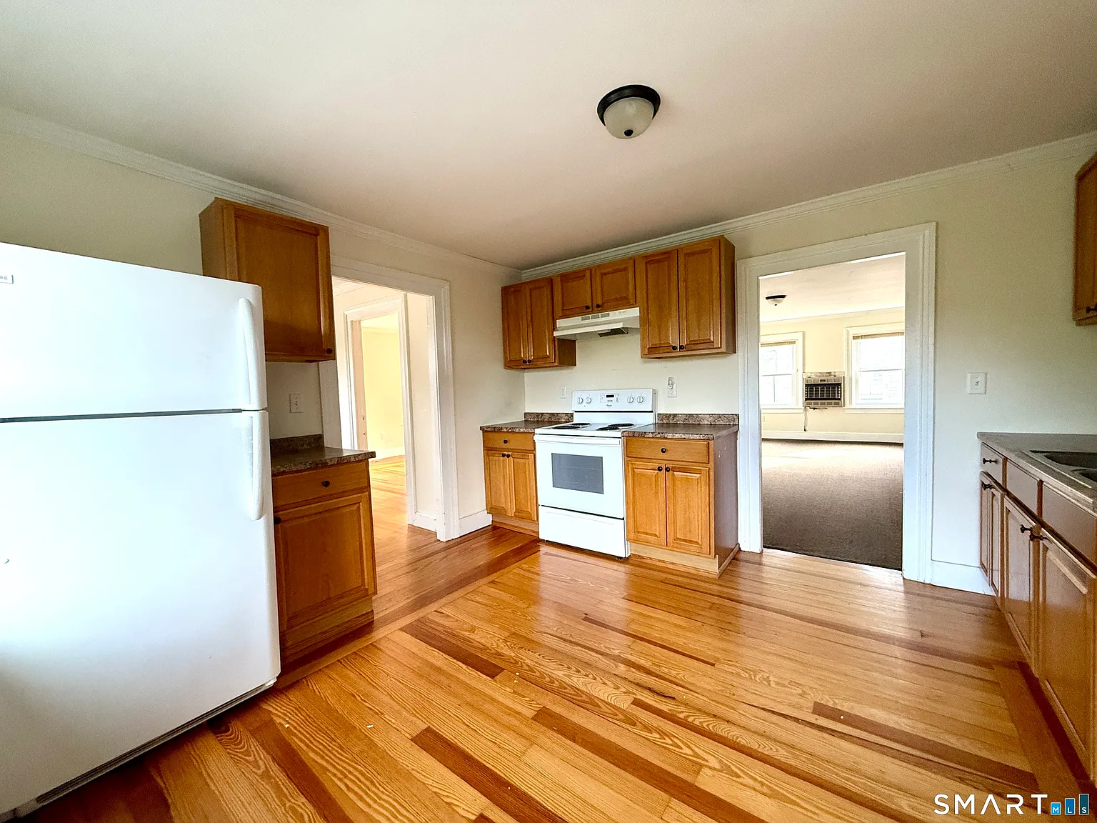 2 bed, 1.0 bath, 900 sqft, $1,600 — Photo 3