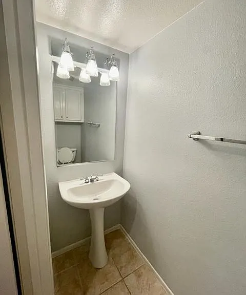1004 N Turner Ave — Photo 6