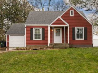 641 33rd St NE, Cedar Rapids, IA 52402