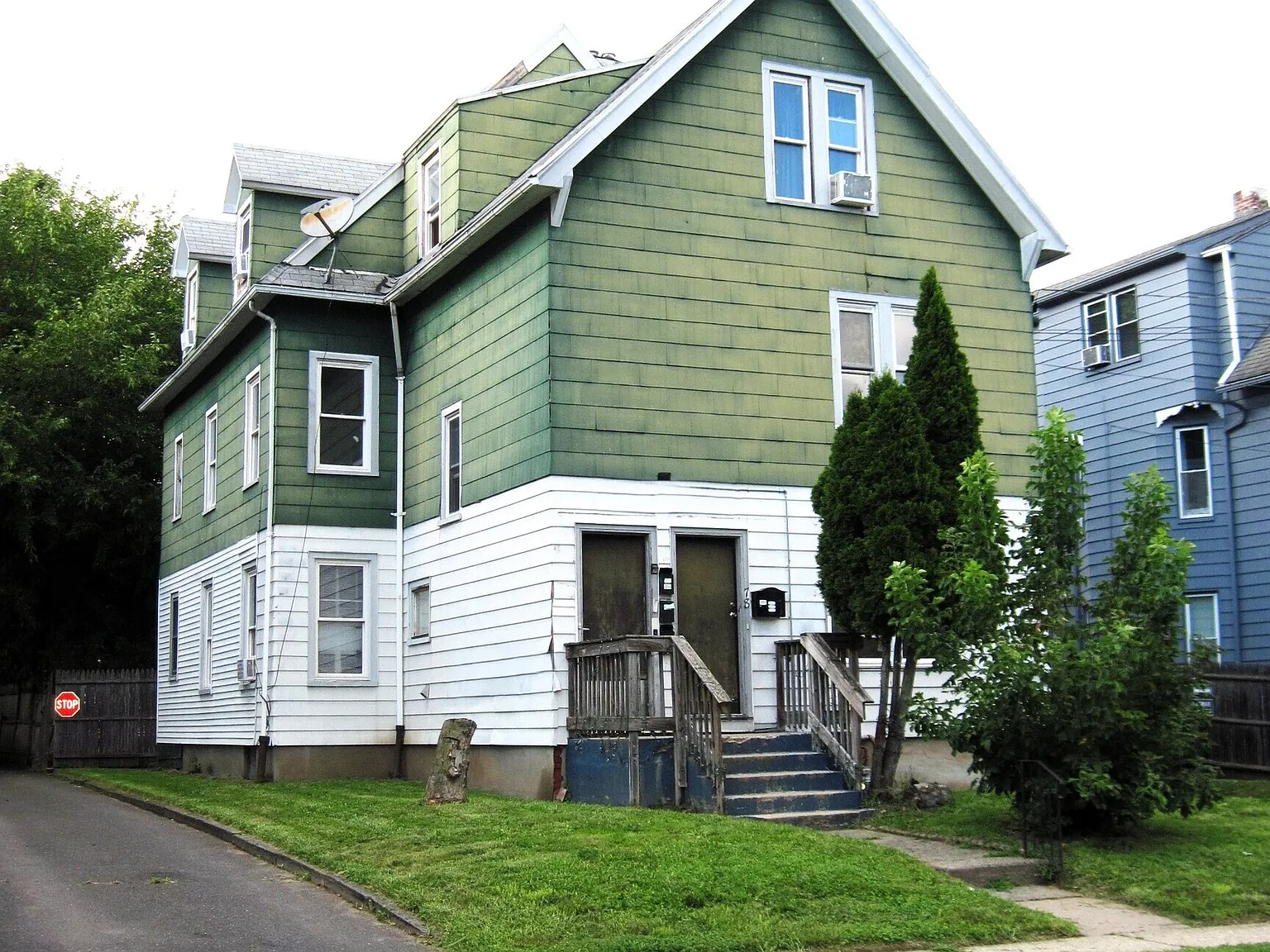 3 bed, 3.0 bath, 3095 sqft, $1,600 — Photo 1