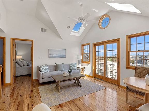 5th image of 135 Leeward Rd