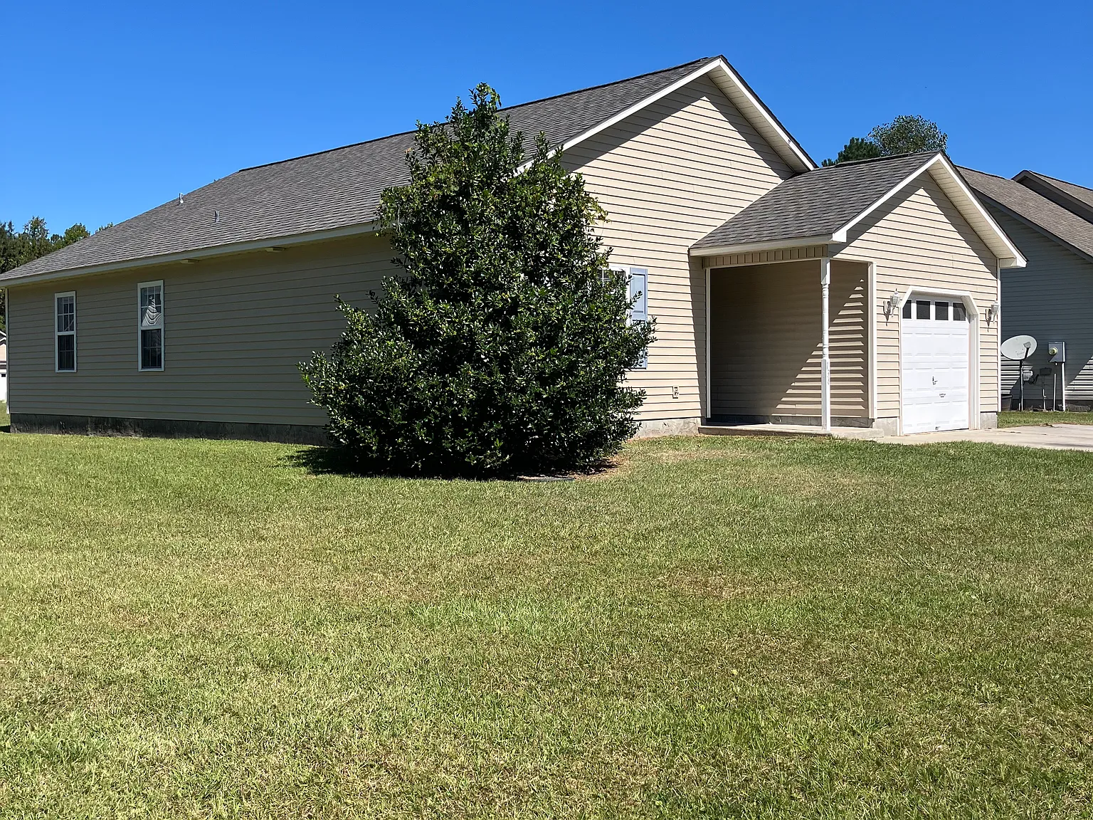 3 bed, 1176 sqft, $1,600 — Photo 2