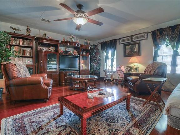 4th image of 7001 Skynook Dr