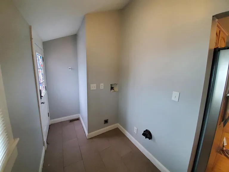 WASHER/DRYER HOOKUPS