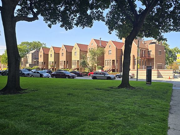 4th image of 4800 S Lake Park Ave APT 206