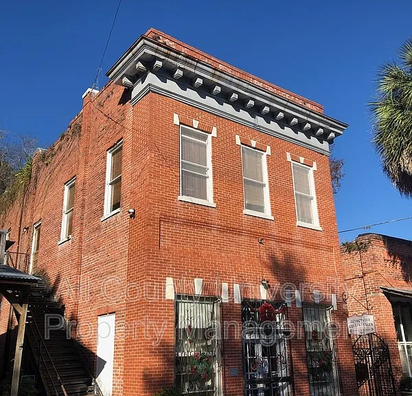 112 NE 1st St — Photo 1