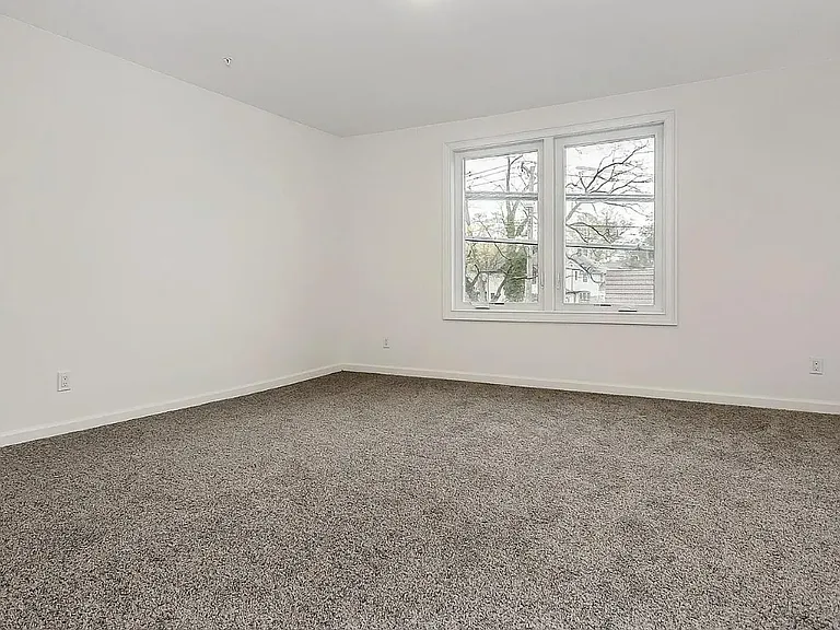 43-53 Mineola Ave #3 — Photo 5