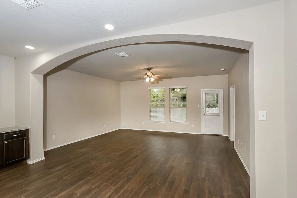 3 bed, 2.0 bath, 1600 sqft, $1,710 — Photo 4
