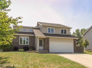 10596 Clark St, Clive, IA 50325