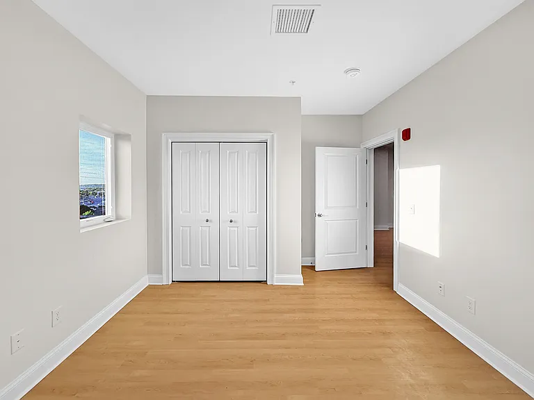 10 Franklin Ave #300 — Photo 12