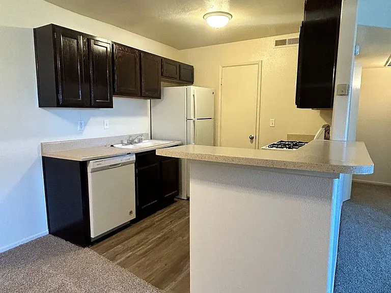 Mirage Apartments — Photo 16