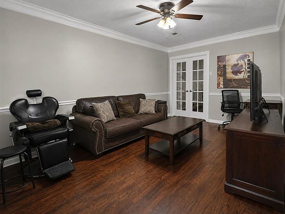 5th image of 3311 Longwood Dr