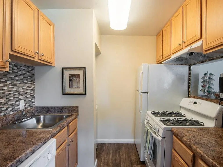 Harbor Place Apartment Homes — Photo 3